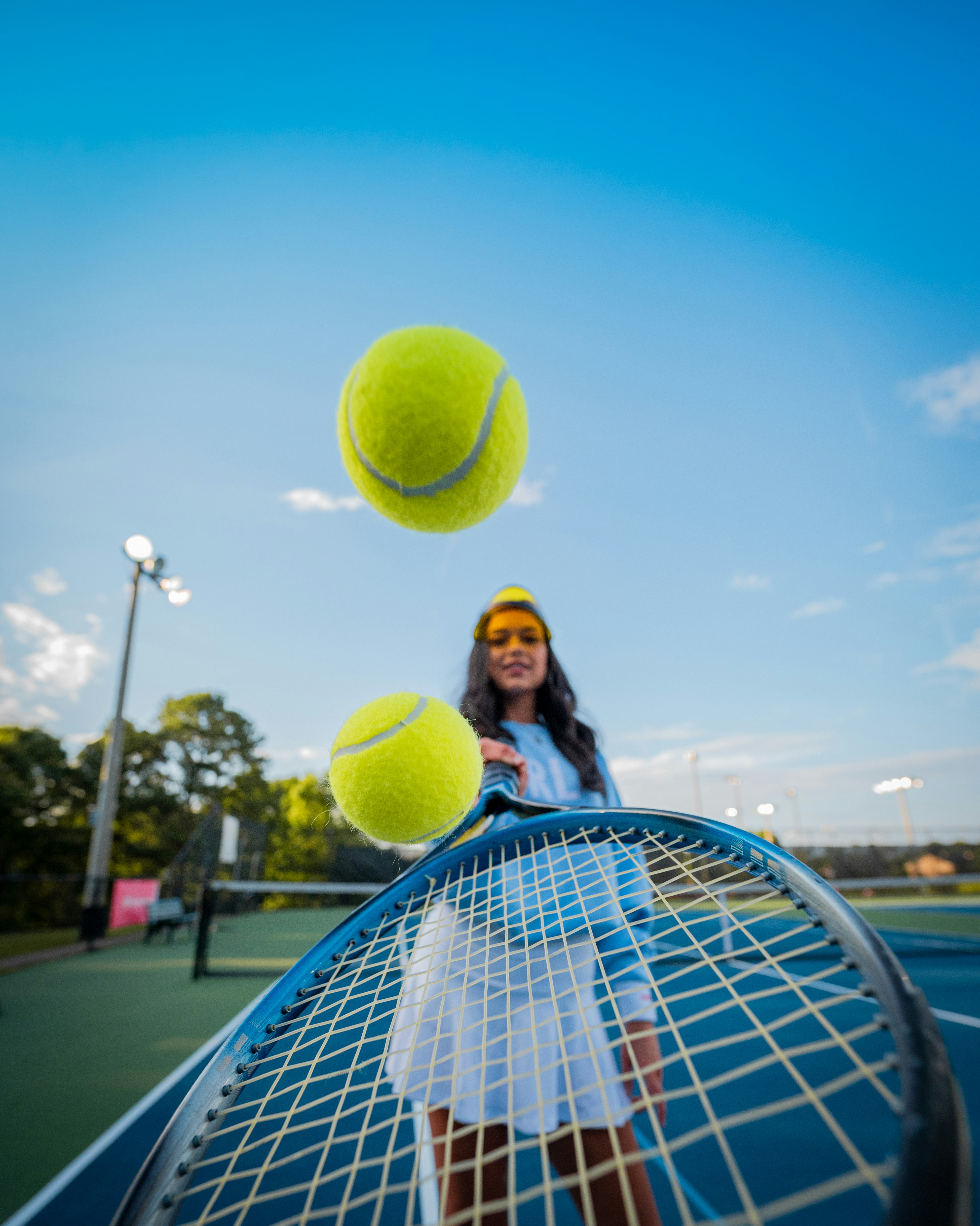 Joueuse de tennis sur un court